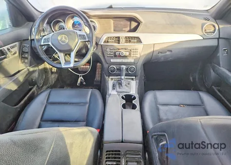 2014 Mercedes-Benz C 300 4Matic z USA, uszkodzony, nr VIN WDDGF8AB5EG204292